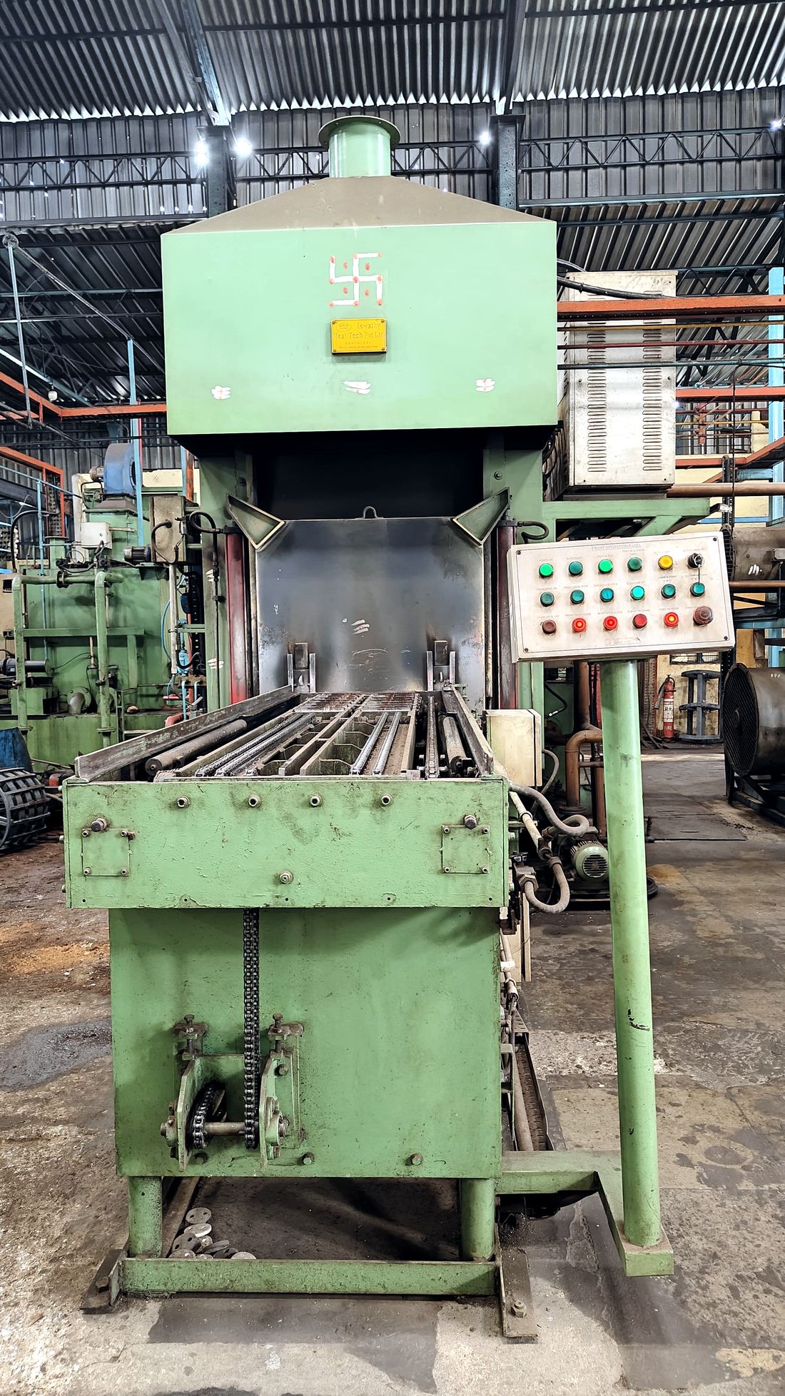 Sealed quench furnace with the charge loaded